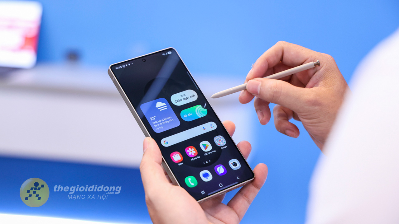 Một điểm khá tương đồng giữa hai máy chính là vi xử lý Snapdragon 8 Elite for Galaxy. Một điểm khá tương đồng giữa hai máy chính là vi xử lý Snapdragon 8 Elite for Galaxy.