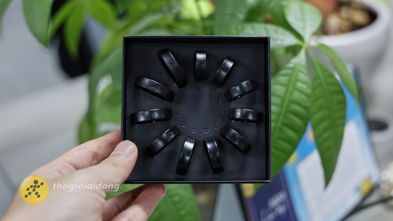 Bộ kit đo size nhẫn Galaxy Ring sẽ giúp bạn tìm ra kích cỡ phù hợp với ngón tay nhất. Bộ kit đo size nhẫn Galaxy Ring sẽ giúp bạn tìm ra kích cỡ phù hợp với ngón tay nhất.