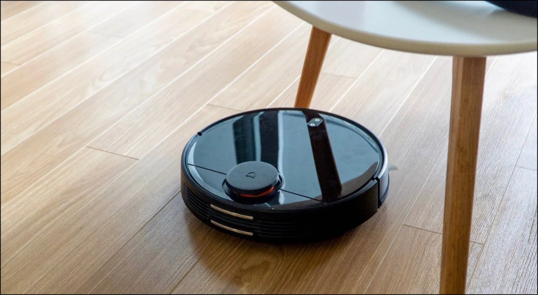 Nếu nhà bạn chủ yếu là sàn cứng (gạch men, sàn gỗ), lực hút khoảng 1500 Pa đến 2000 Pa là phù hợp để làm sạch bụi bẩn hằng ngày