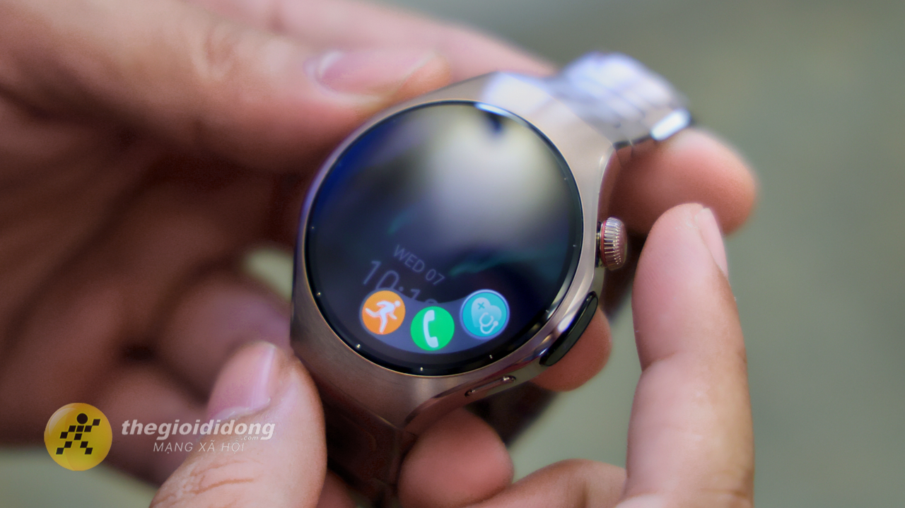 HUAWEI Watch 5 trang bị thời lượng pin lâu, kèm theo đó là hỗ trợ đàm thoại trực tiếp trên đồng hồ khá tiện lợi. HUAWEI Watch 5 trang bị thời lượng pin lâu, kèm theo đó là hỗ trợ đàm thoại trực tiếp trên đồng hồ khá tiện lợi.