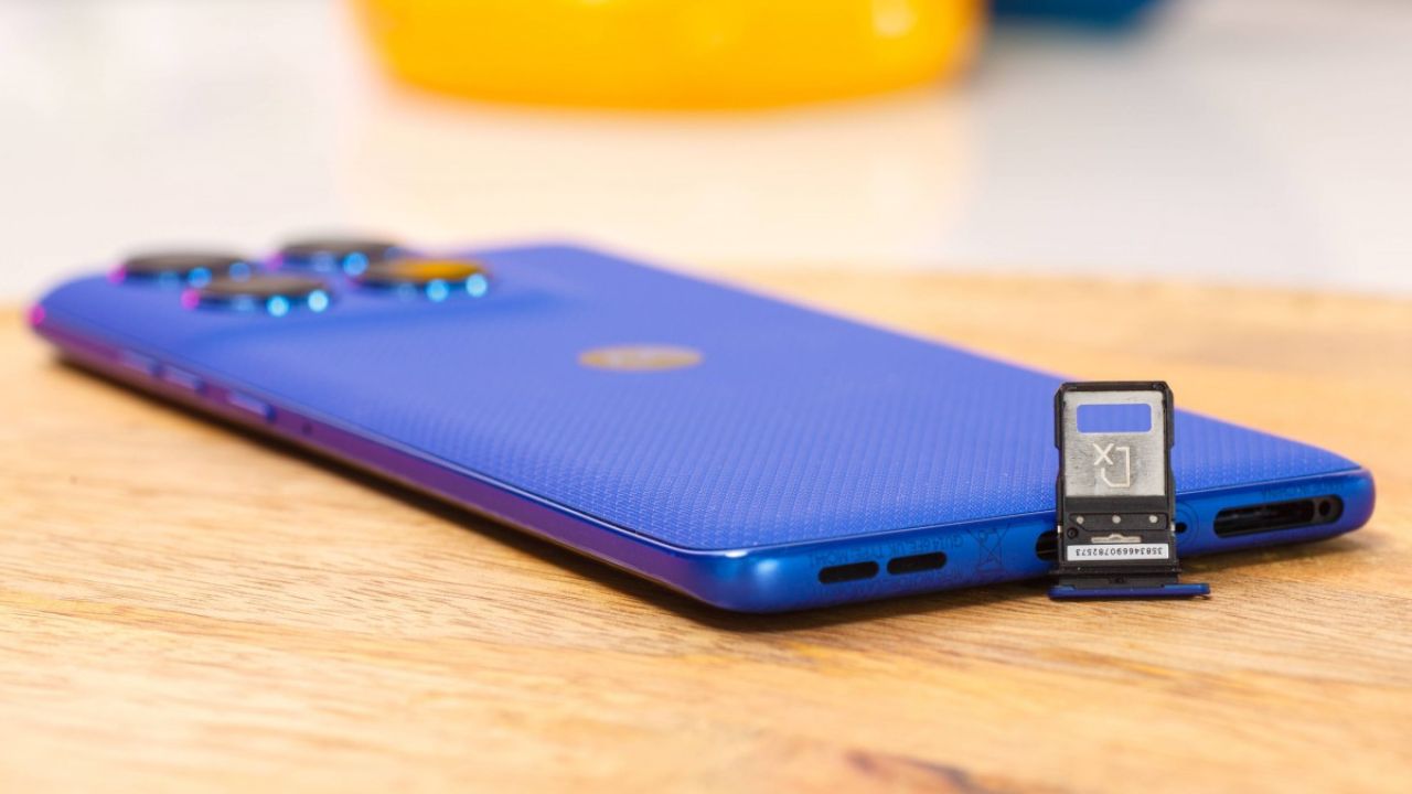 Trên tay motorola Edge 60 Pro: Dimensity 8350-Ultimate, pin 6.000 mAh Trên tay motorola Edge 60 Pro: Dimensity 8350-Ultimate, pin 6.000 mAh