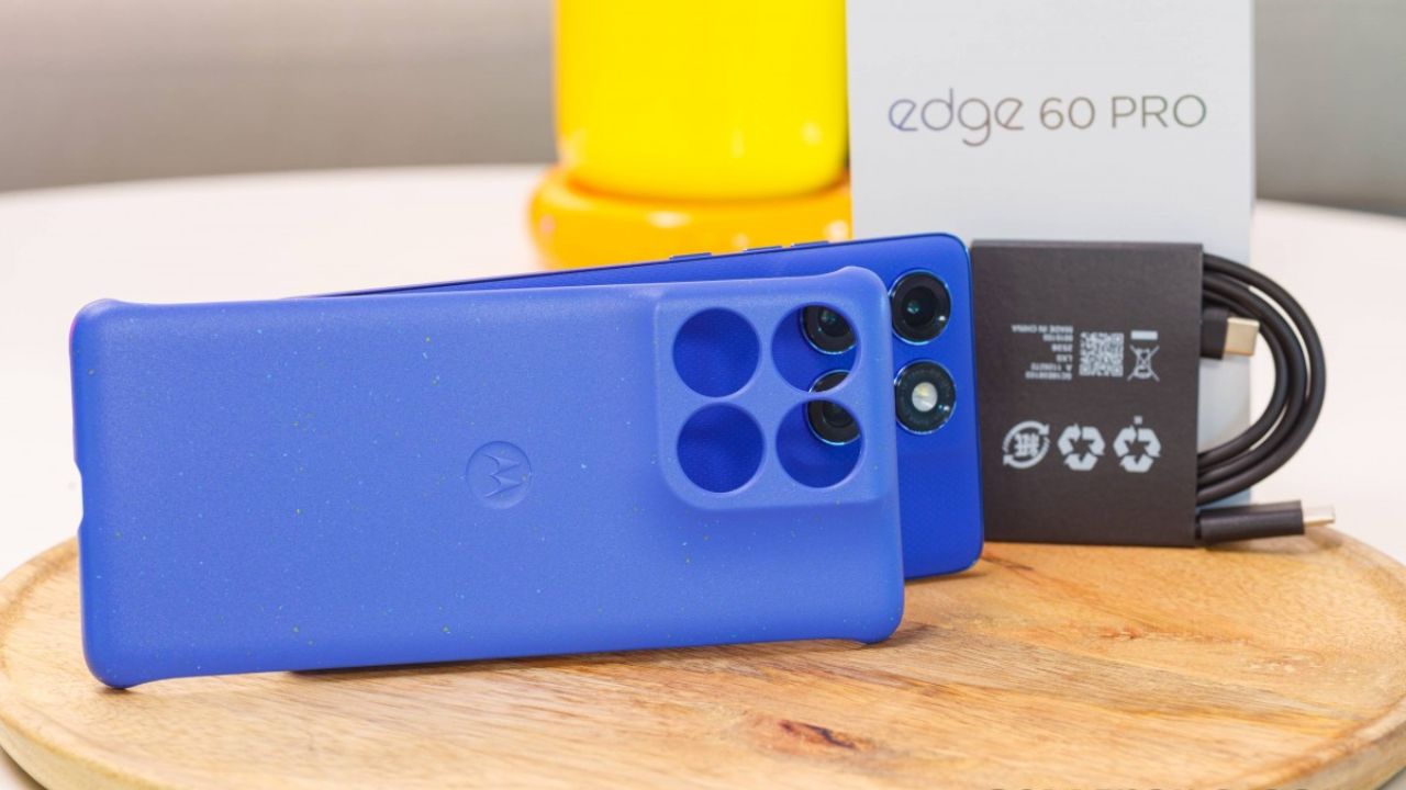 Trên tay motorola Edge 60 Pro: Dimensity 8350-Ultimate, pin 6.000 mAh Trên tay motorola Edge 60 Pro: Dimensity 8350-Ultimate, pin 6.000 mAh