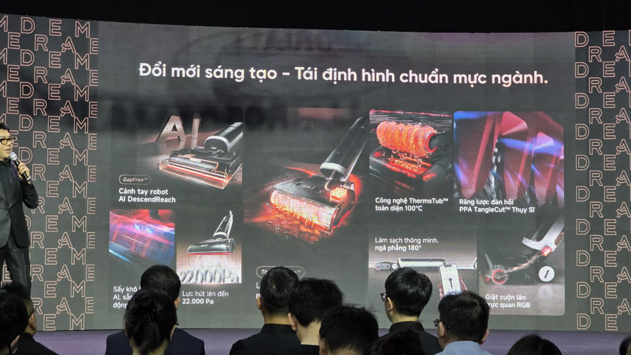 Dòng máy hút bụi DREAME H15 Pro Heat có khả năng loại bỏ vết bận bằng công nghệ nước nóng. Dòng máy hút bụi DREAME H15 Pro Heat có khả năng loại bỏ vết bận bằng công nghệ nước nóng.