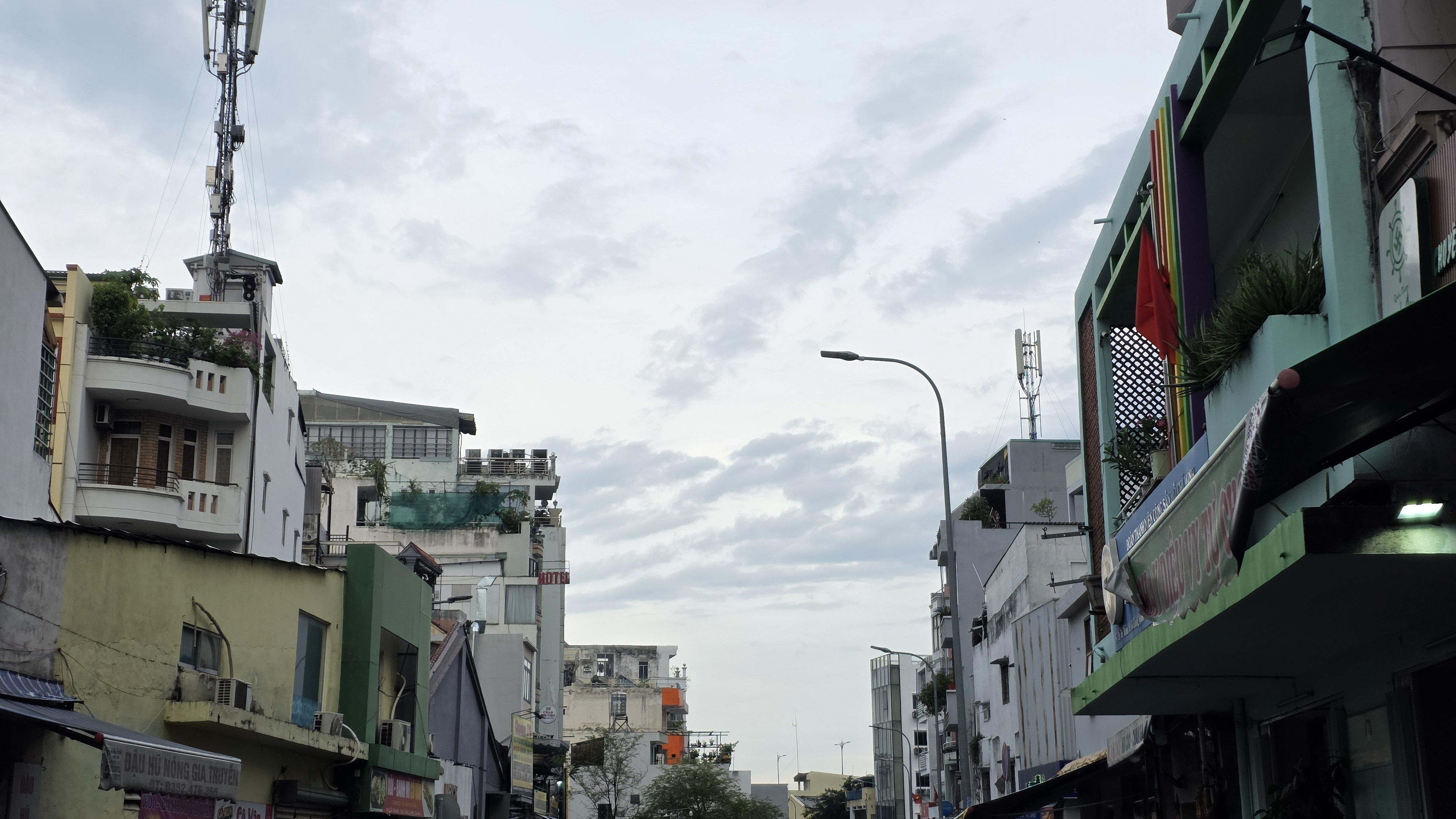 Đánh giá Samsung Galaxy S25 Edge: Mỏng nhẹ, camera 200MP chụp đẹp Đánh giá Samsung Galaxy S25 Edge: Mỏng nhẹ, camera 200MP chụp đẹp