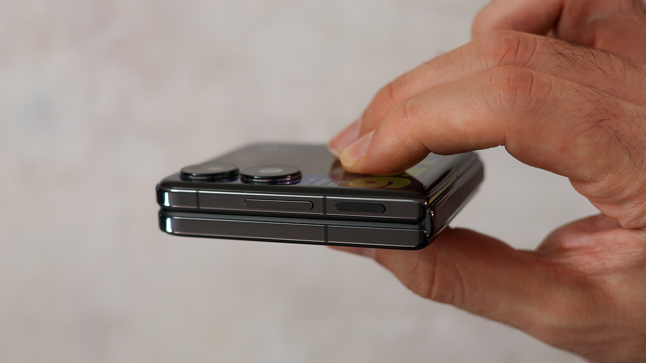 Xiaomi MIX Flip 2 dự kiến sẽ có thiết kế mới cực mỏng. Xiaomi MIX Flip 2 dự kiến sẽ có thiết kế mới cực mỏng.