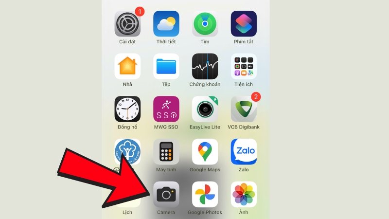 Mở ứng dụng Camera tr&ecirc;n iPhone