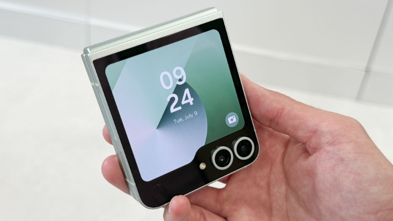 Z Flip 6 giữ kiểu dáng nhỏ gọn hơn
