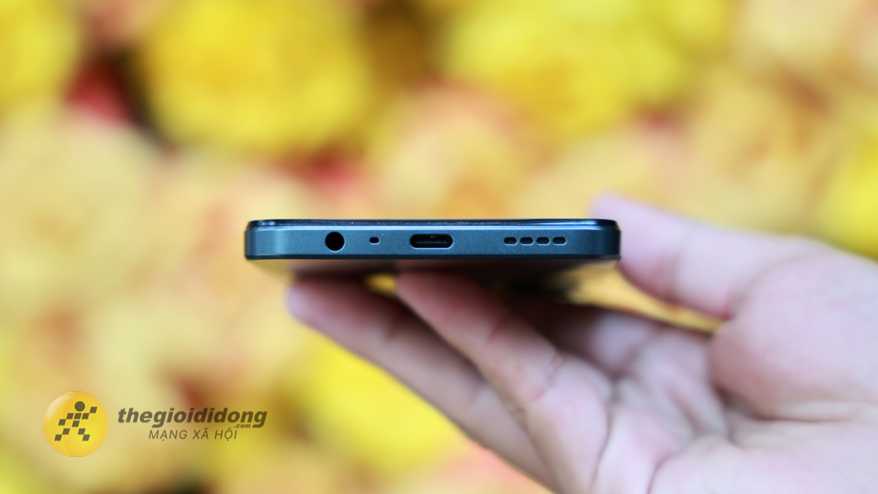 Trên tay realme C71: Pin khủng 6.300 mAh và độ bền vượt trội Trên tay realme C71: Pin khủng 6.300 mAh và độ bền vượt trội