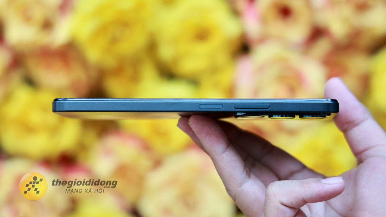 Trên tay realme C71: Pin khủng 6.300 mAh và độ bền vượt trội Trên tay realme C71: Pin khủng 6.300 mAh và độ bền vượt trội