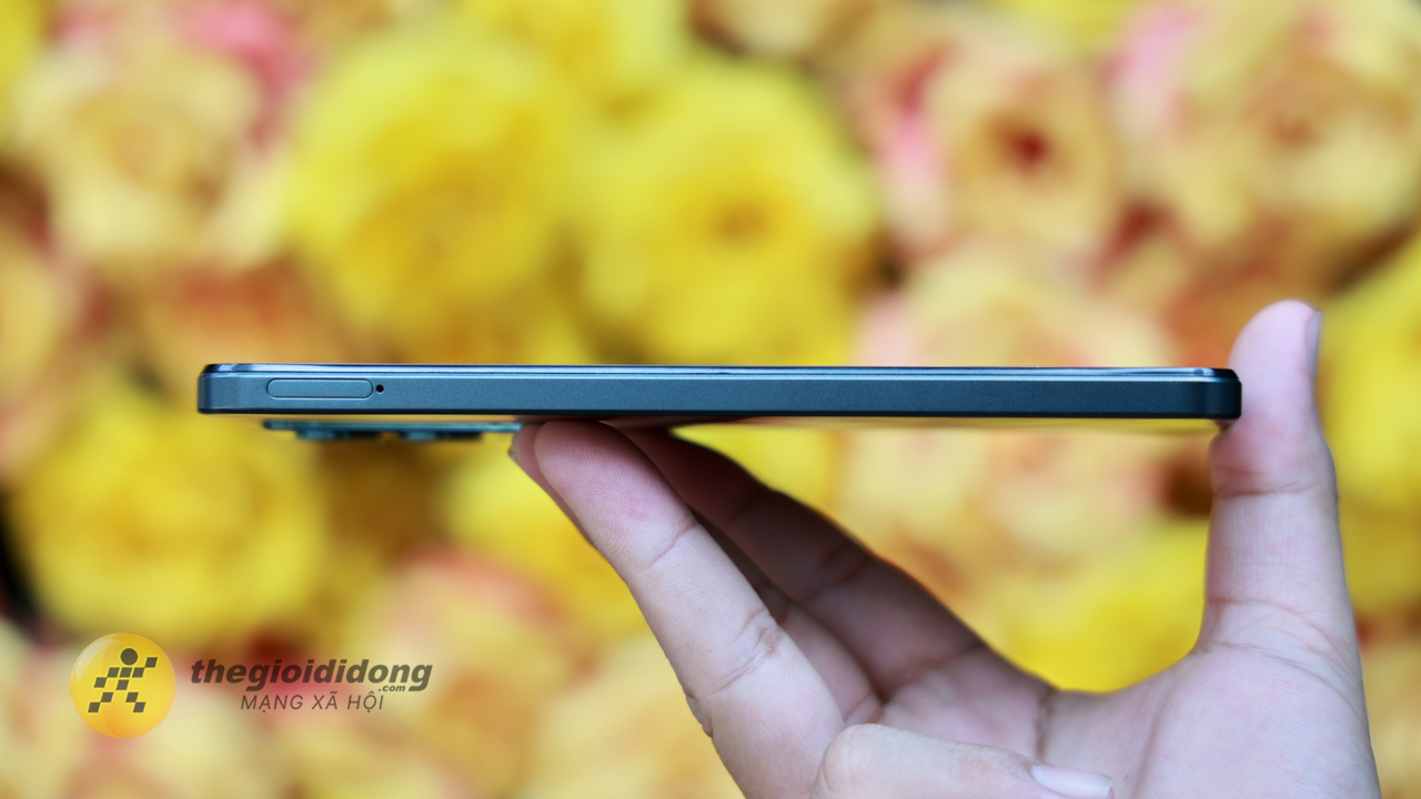 Trên tay realme C71: Pin khủng 6.300 mAh và độ bền vượt trội Trên tay realme C71: Pin khủng 6.300 mAh và độ bền vượt trội