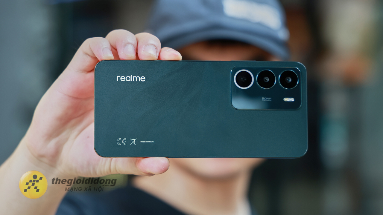 Trên tay realme C71: Pin khủng 6.300 mAh và độ bền vượt trội Trên tay realme C71: Pin khủng 6.300 mAh và độ bền vượt trội