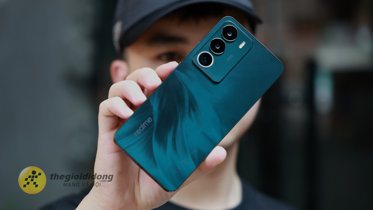 Trên tay realme C71: Pin khủng 6.300 mAh và độ bền vượt trội Trên tay realme C71: Pin khủng 6.300 mAh và độ bền vượt trội
