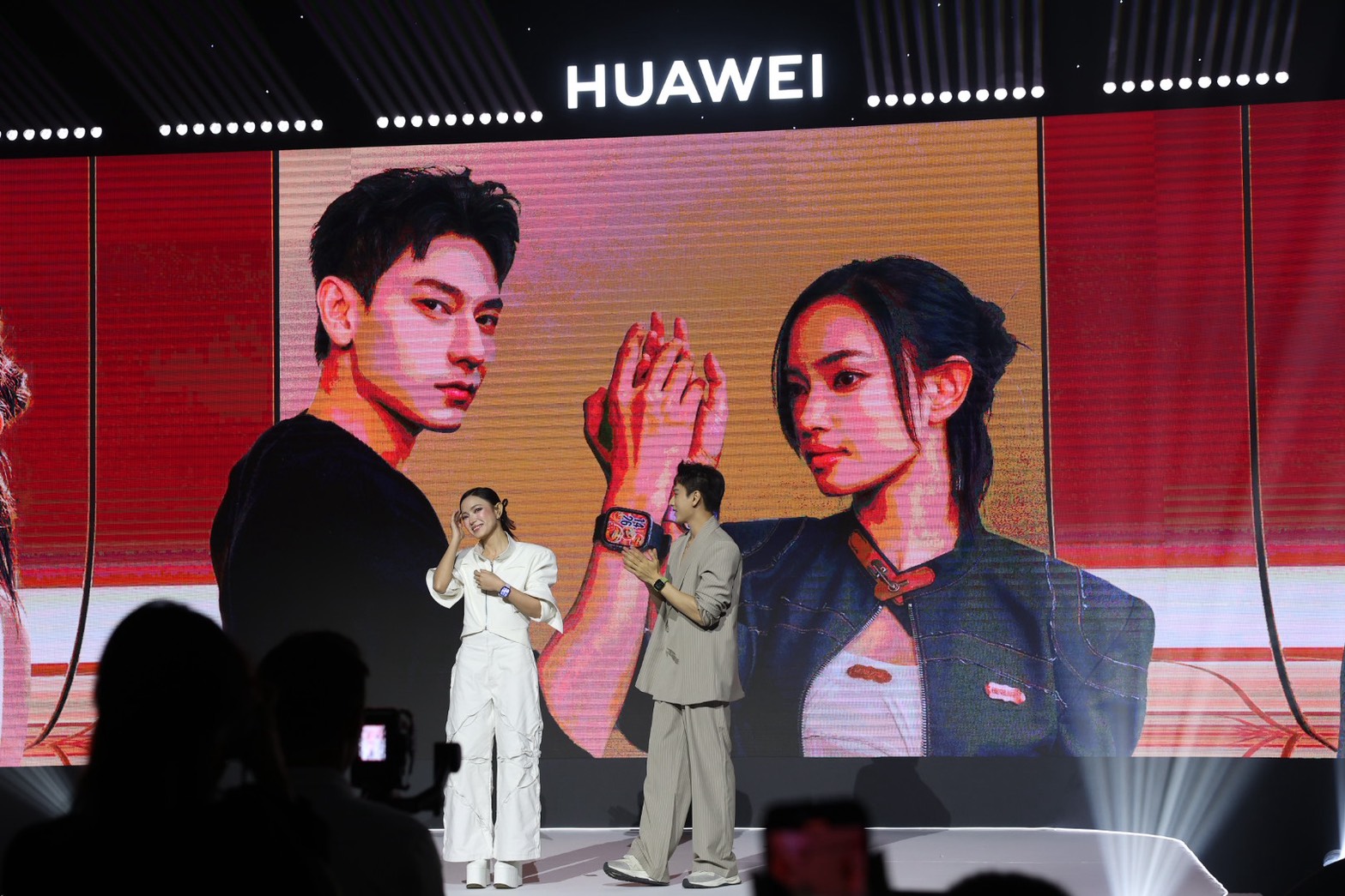 HUAWEI Watch 5 mang đến nhiều trải nghiệm chưa từng có. HUAWEI Watch 5 mang đến nhiều trải nghiệm chưa từng có.