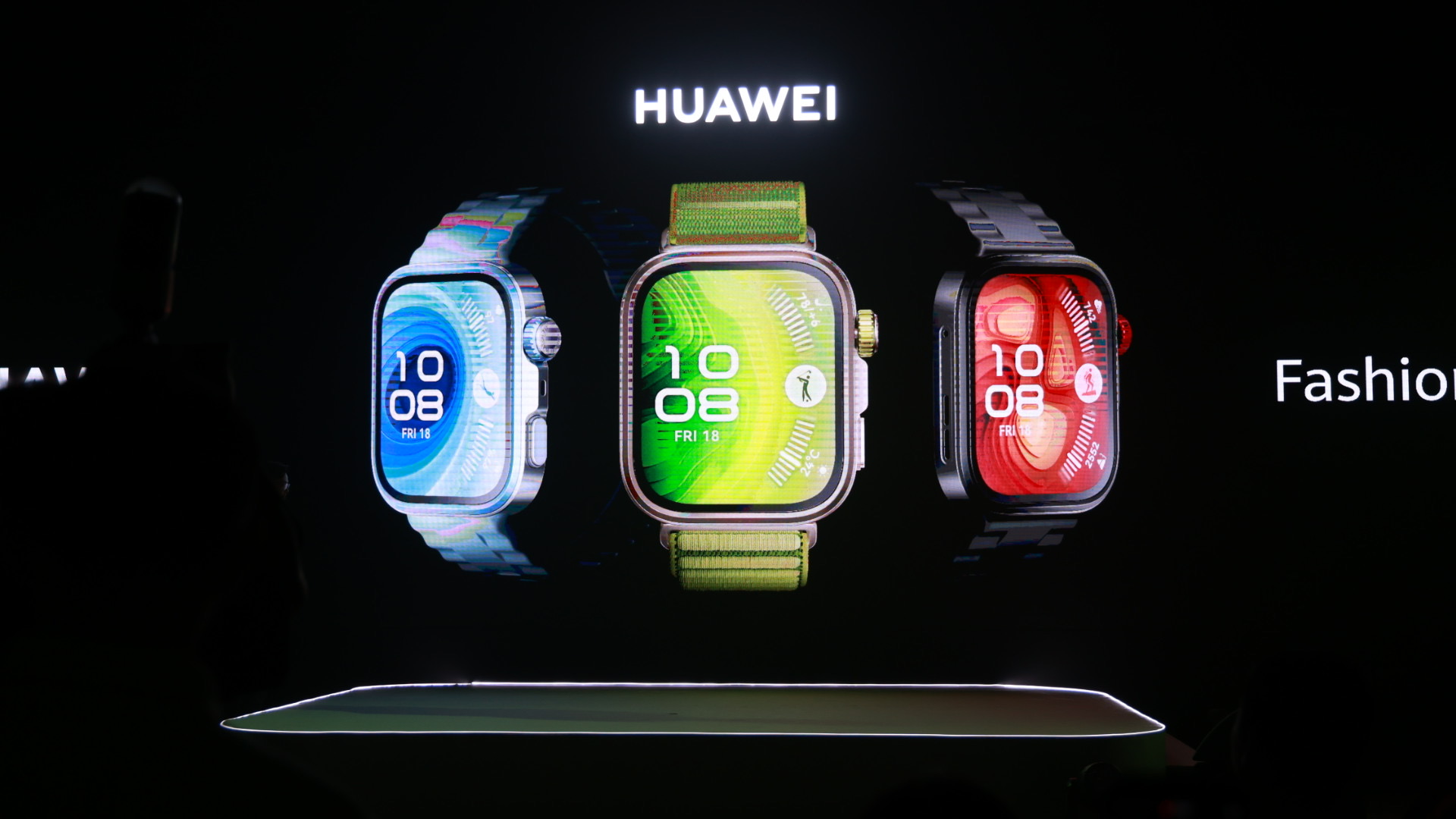 Thiết kế đầy mạnh mẽ và cứng cáp trên HUAWEI Watch Fit 4 Pro. Thiết kế đầy mạnh mẽ và cứng cáp trên HUAWEI Watch Fit 4 Pro.