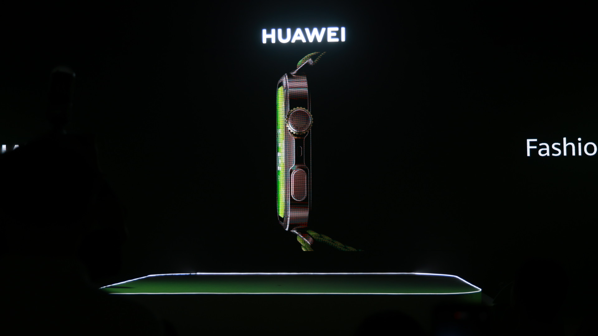 Thiết kế đầy mạnh mẽ và cứng cáp trên HUAWEI Watch Fit 4 Pro. Thiết kế đầy mạnh mẽ và cứng cáp trên HUAWEI Watch Fit 4 Pro.