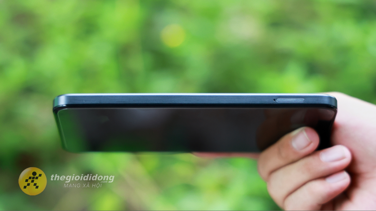Trên tay TCL 605: Smartphone giá rẻ với camera 50MP và pin khủng Trên tay TCL 605: Smartphone giá rẻ với camera 50MP và pin khủng