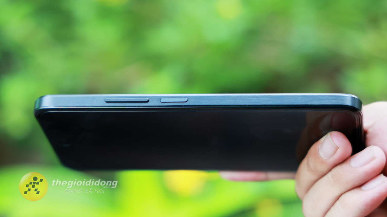 Trên tay TCL 605: Smartphone giá rẻ với camera 50MP và pin khủng Trên tay TCL 605: Smartphone giá rẻ với camera 50MP và pin khủng