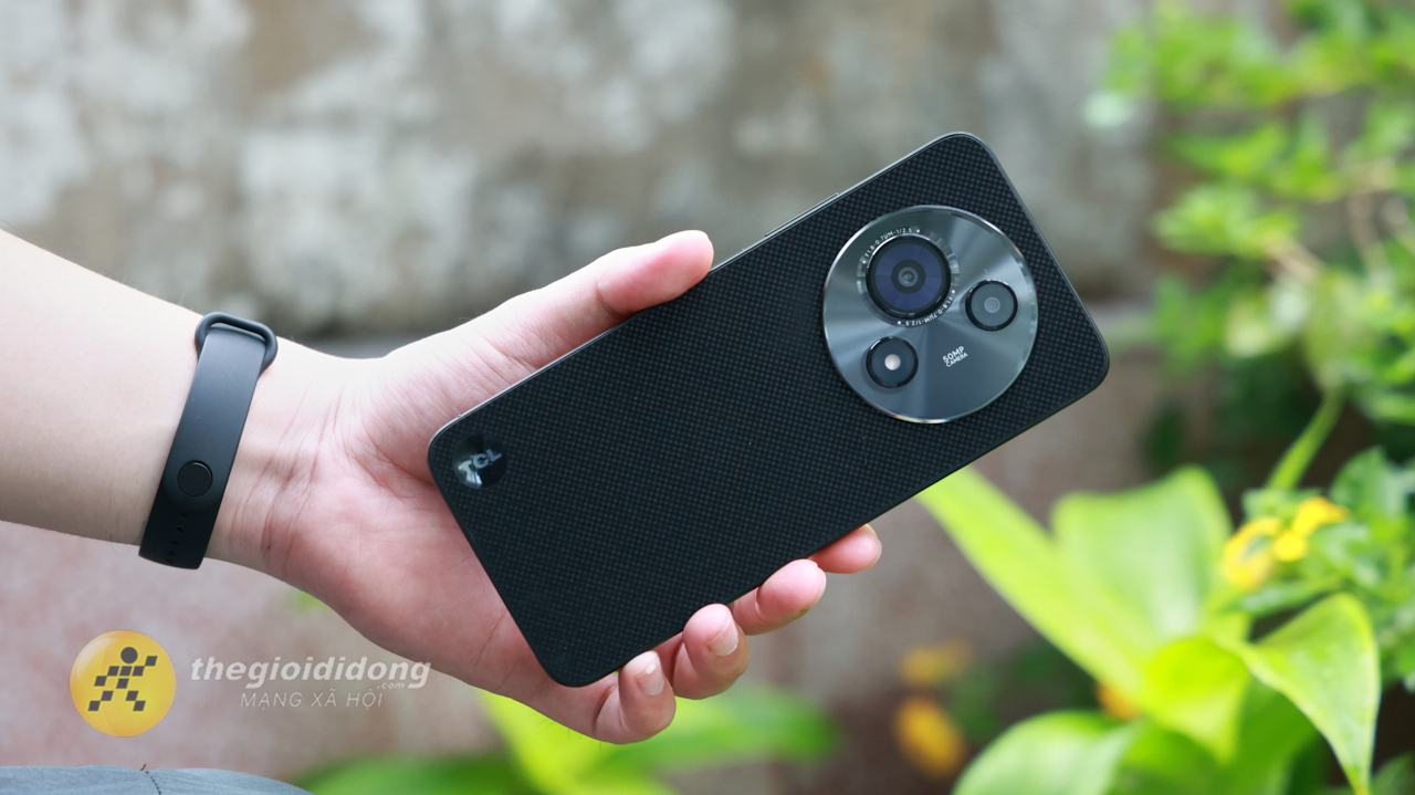Trên tay TCL 605: Smartphone giá rẻ với camera 50MP và pin khủng Trên tay TCL 605: Smartphone giá rẻ với camera 50MP và pin khủng