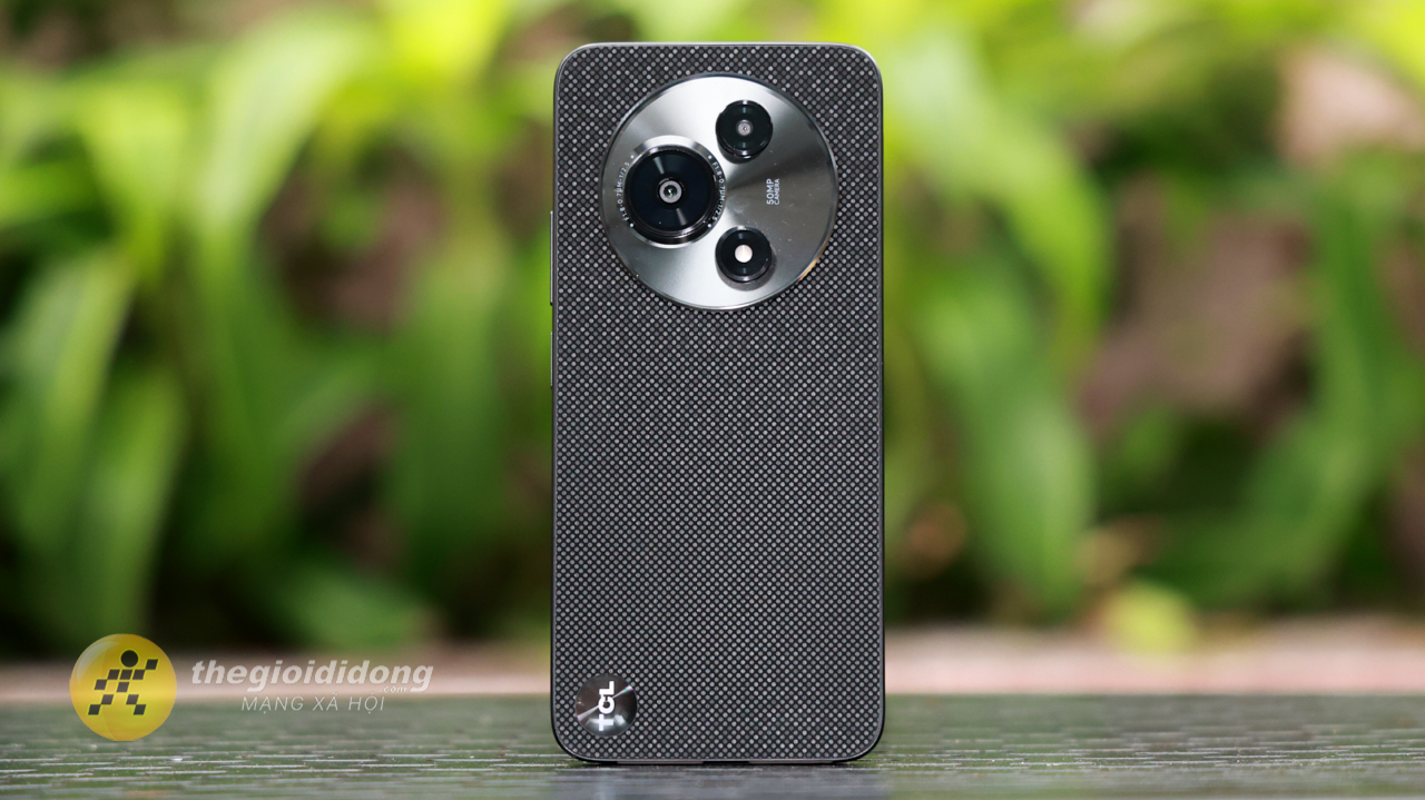 Trên tay TCL 605: Smartphone giá rẻ với camera 50MP và pin khủng Trên tay TCL 605: Smartphone giá rẻ với camera 50MP và pin khủng