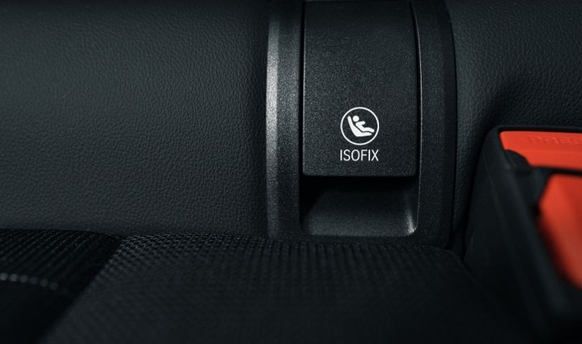 Ghế ngồi ô tô trẻ em ISOFIX là loại ghế được gắn cố định vào thân xe thông qua các chốt kim loại chuẩn ISOFIX tích hợp sẵn trên xe ô tô