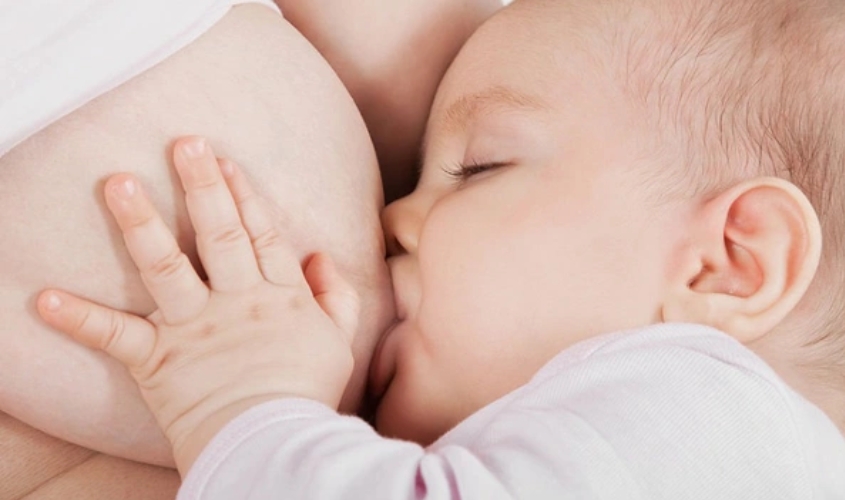 Trẻ đi ngoài có bọt nhưng vẫn bú tốt, ngủ tốt thì không có vấn đề gì đáng lo ngại