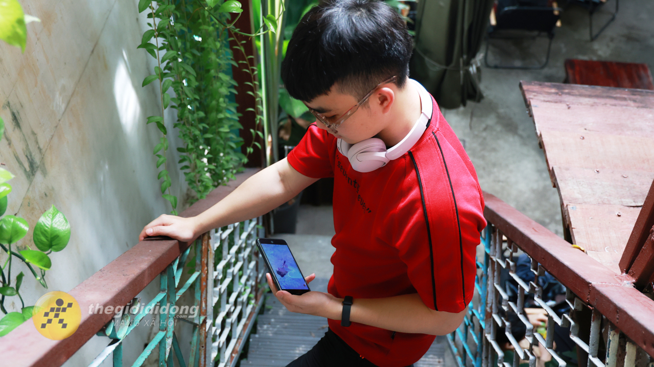 Phạm vi kết nối cũng khá rộng, đủ để bạn di chuyển thoải mái trong không gian mà không bị gián đoạn. Phạm vi kết nối cũng khá rộng, đủ để bạn di chuyển thoải mái trong không gian mà không bị gián đoạn.