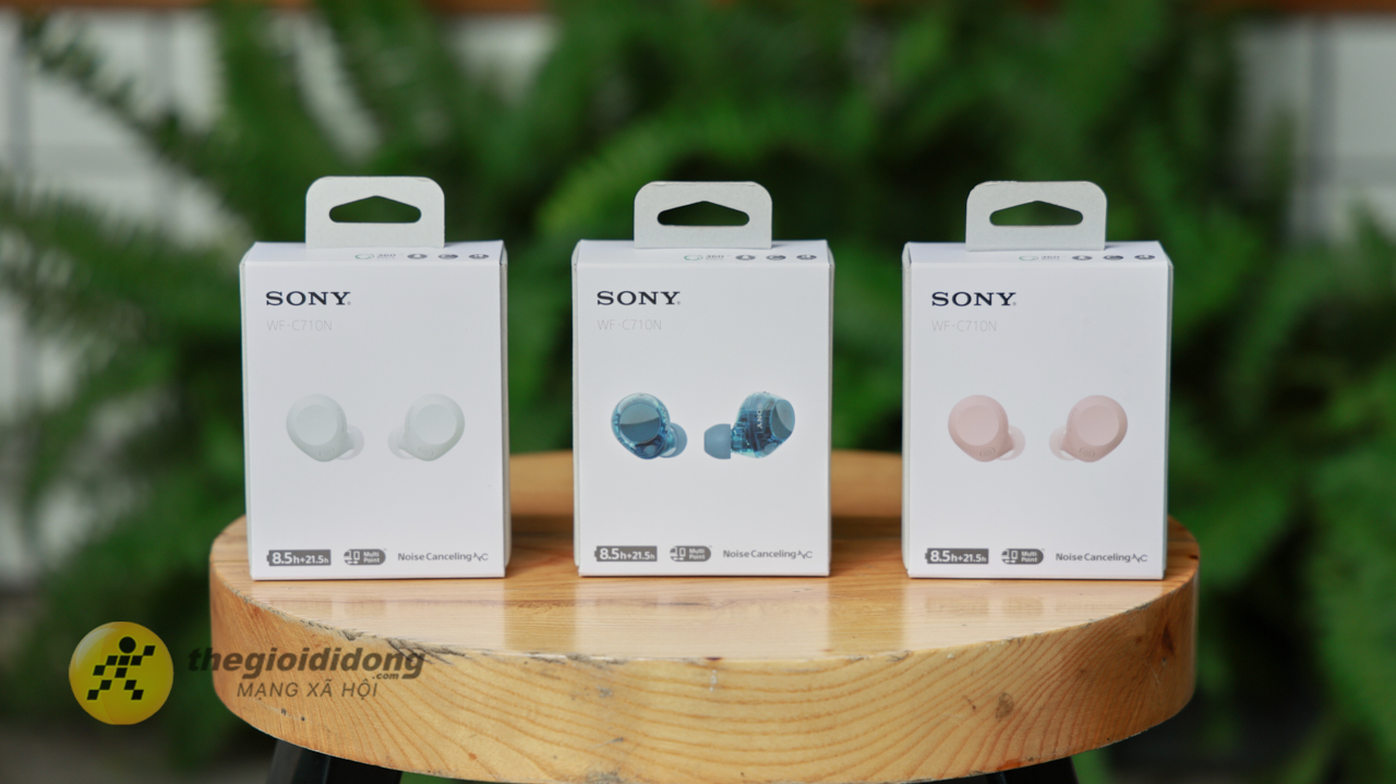 Vỏ hộp bên ngoài của tai nghe Sony còn được in hẳn màu sắc và tên sản phẩm cực kỳ nổi bật trên nền trắng. Vỏ hộp bên ngoài của tai nghe Sony còn được in hẳn màu sắc và tên sản phẩm cực kỳ nổi bật trên nền trắng.
