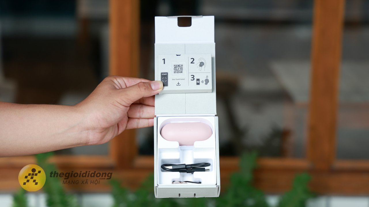 Phần bên trong hộp cũng được trang bị đầy đủ dây sạc Type-C và các đệm tai để tiện thay thế Phần bên trong hộp cũng được trang bị đầy đủ dây sạc Type-C và các đệm tai để tiện thay thế