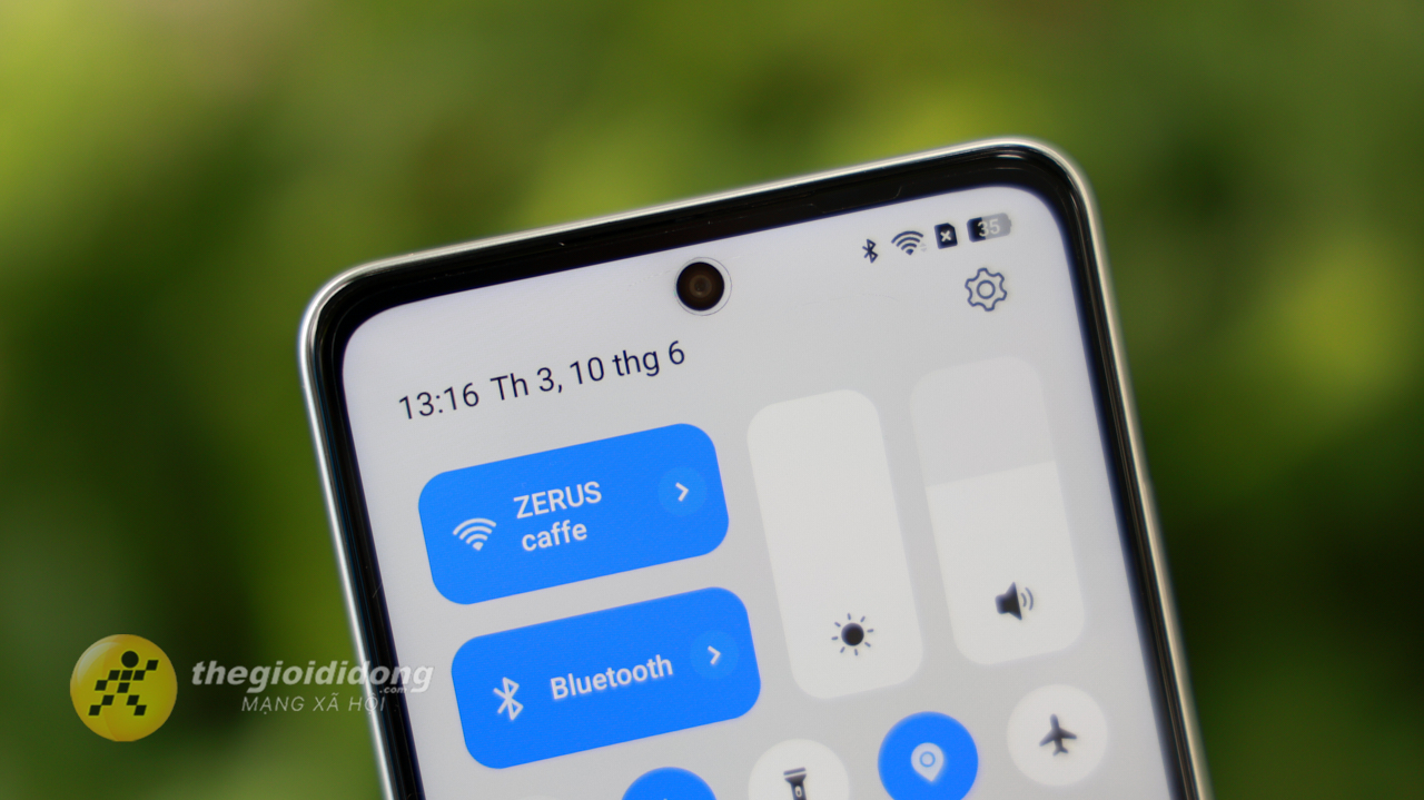 Camera trước 5MP tuy không quá nổi bật nhưng vẫn đáp ứng ổn nhu cầu selfie cơ bản và gọi video call. Camera trước 5MP tuy không quá nổi bật nhưng vẫn đáp ứng ổn nhu cầu selfie cơ bản và gọi video call.