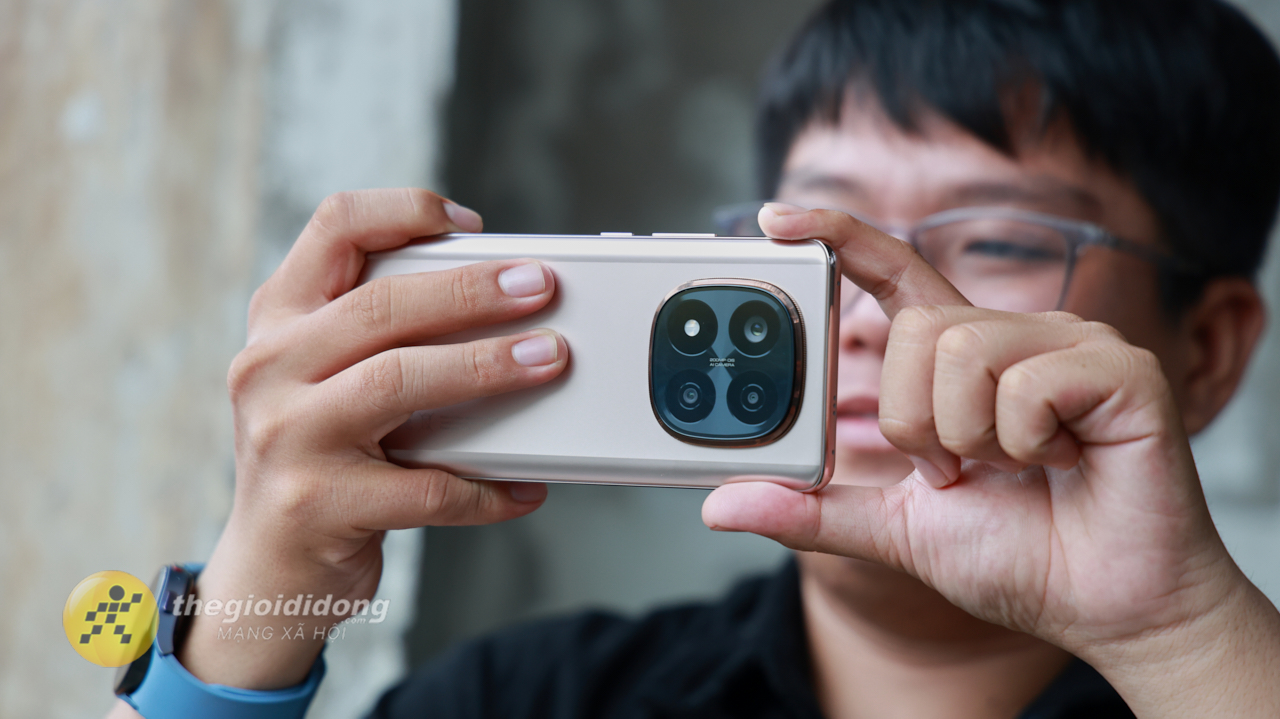 Trên Tay Xiaomi Redmi Note 14 Pro Plus 5G Vàng Cát: Đỉnh Cao Smartphone Tầm Trung Trên Tay Xiaomi Redmi Note 14 Pro Plus 5G Vàng Cát: Đỉnh Cao Smartphone Tầm Trung