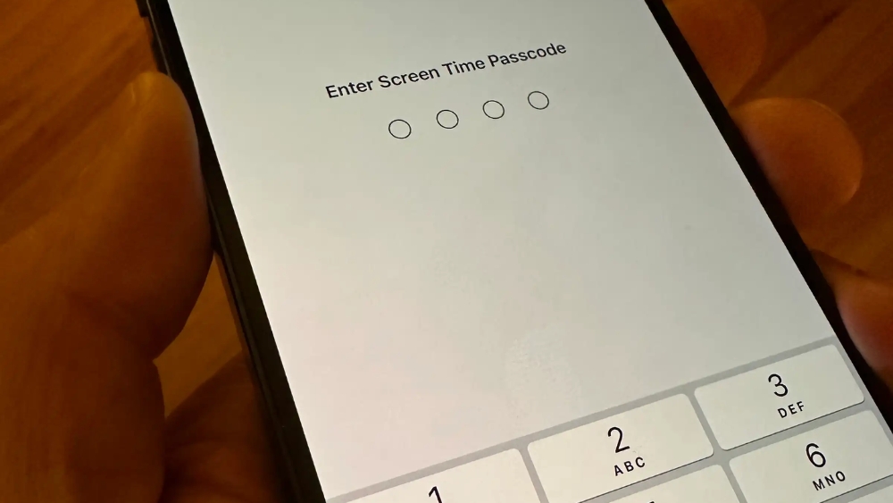 Nhập mật m&atilde; gồm 4 chữ số để kh&oacute;a c&agrave;i đặt Screen Time