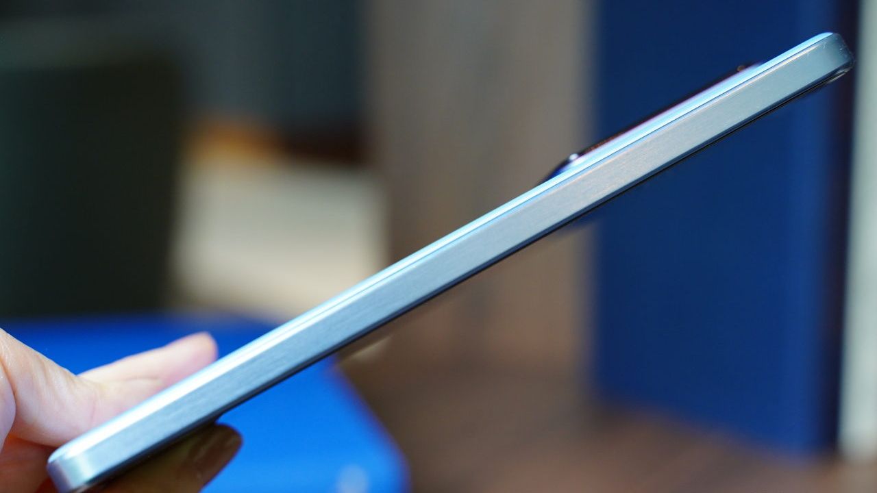 Trên tay Realme GT 7: Flagship-killer với pin khủng và hiệu năng mạnh