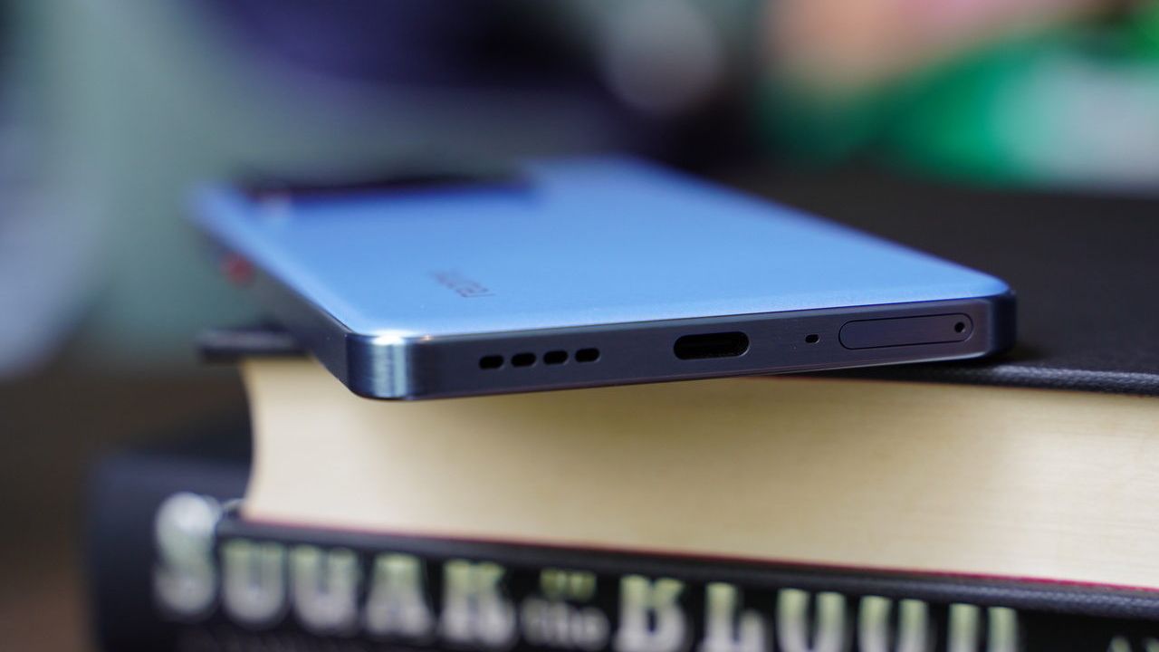 Trên tay Realme GT 7: Flagship-killer với pin khủng và hiệu năng mạnh