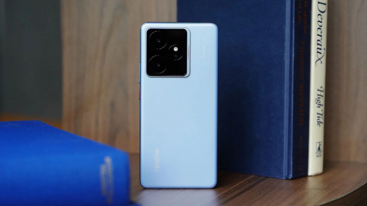 Trên tay Realme GT 7: Flagship-killer với pin khủng và hiệu năng mạnh