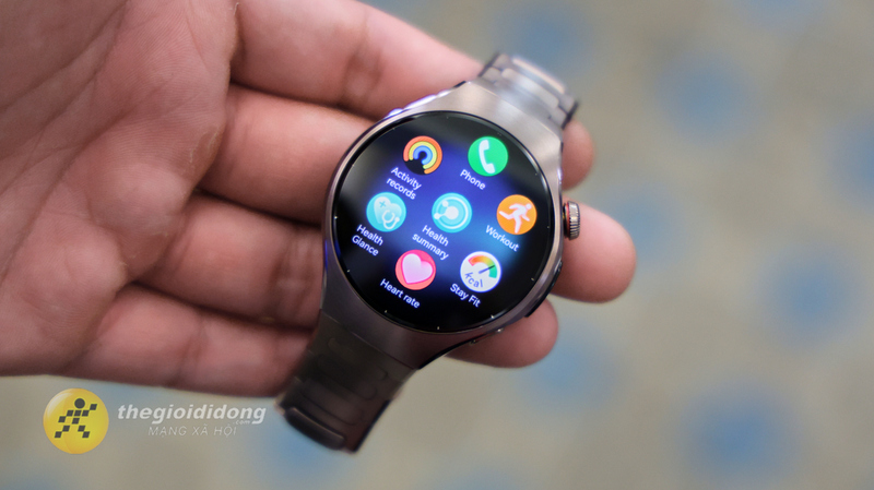 Huawei Watch 5 có thiết kế mặt kính Sapphire và khung viền chắc chắn