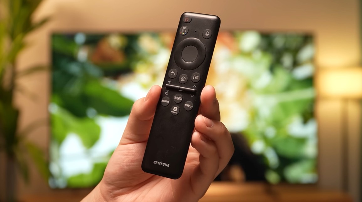 Remote nhỏ gọn, hiện đại, sạc bằng năng lượng mặt trời hoặc ánh sáng trong phòng tiện lợi