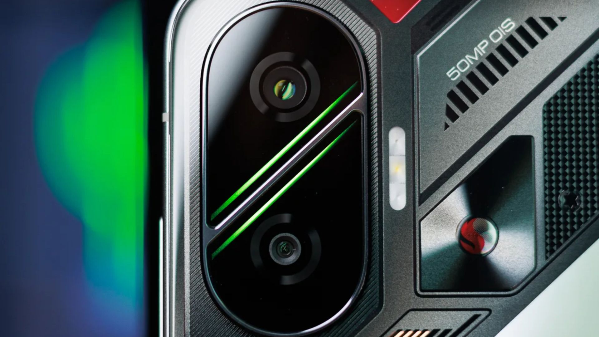 Trên tay POCO F7: Flagship-Killer giá hời với Snapdragon 8s Gen 4