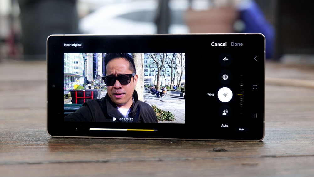 Audio Eraser có trên thiết bị Samsung đã cập nhật Galaxy AI và One UI 6.1 trở lên Audio Eraser có trên thiết bị Samsung đã cập nhật Galaxy AI và One UI 6.1 trở lên