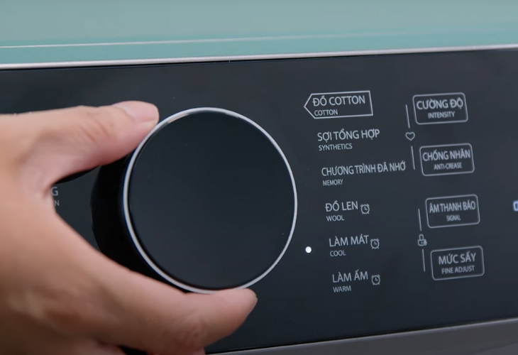 Xoay nút vặn để chọn chương trình sấy phù hợp