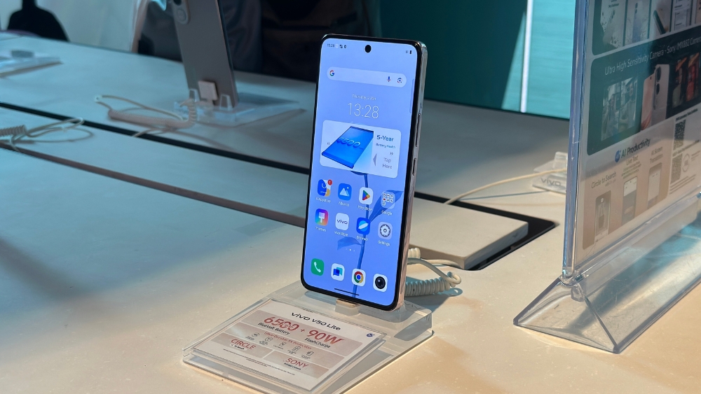 Thiết kế mỏng nhẹ tr&ecirc;n vivo V50 Lite