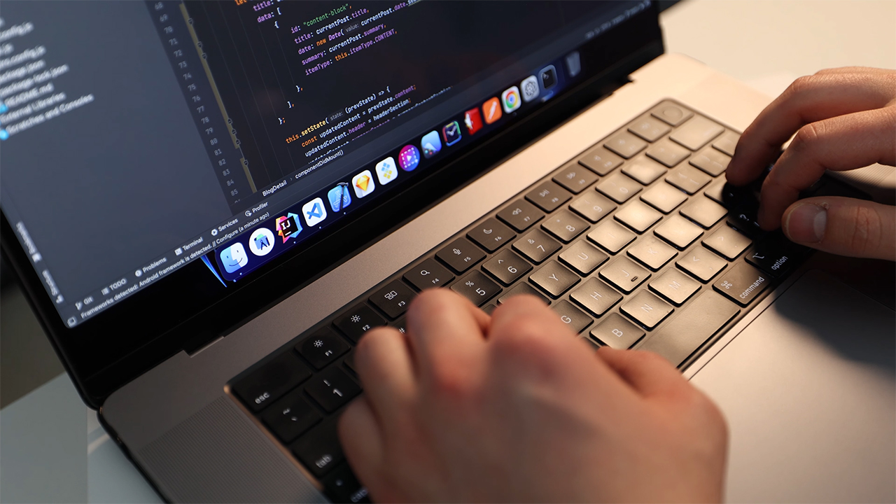 Học IT có nên mua MacBook không