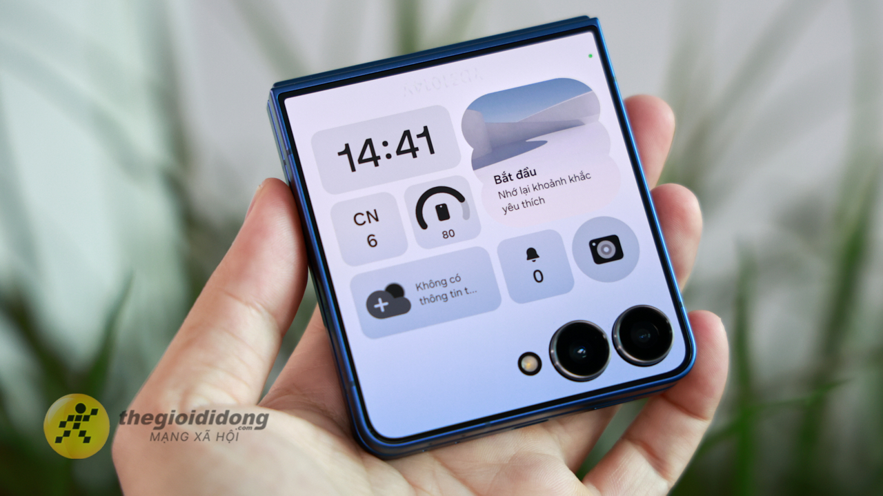 Trên Tay Samsung Galaxy Z Flip7: Màn Ngoài Vô Cực, Pin Lớn 4.300 Mah Trên Tay Samsung Galaxy Z Flip7: Màn Ngoài Vô Cực, Pin Lớn 4.300 Mah