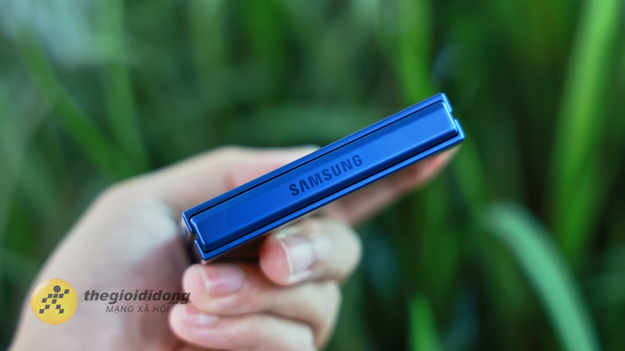 Trên Tay Samsung Galaxy Z Flip7: Màn Ngoài Vô Cực, Pin Lớn 4.300 Mah Trên Tay Samsung Galaxy Z Flip7: Màn Ngoài Vô Cực, Pin Lớn 4.300 Mah