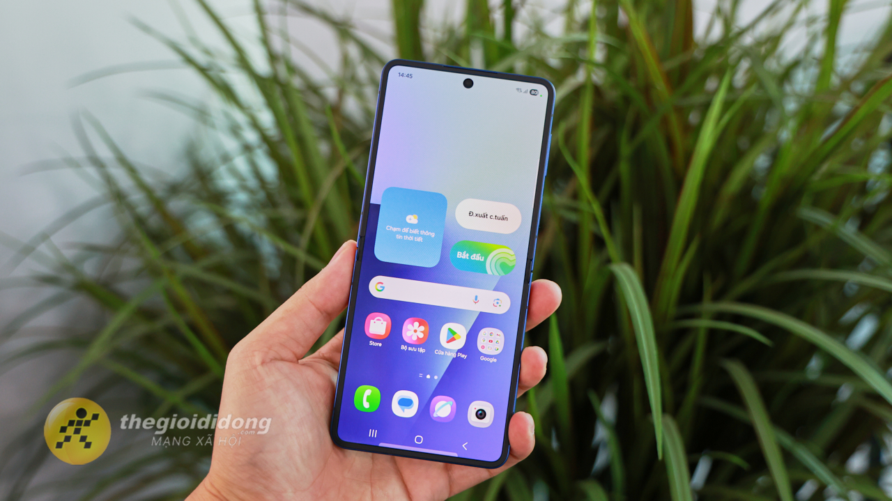 Trên Tay Samsung Galaxy Z Flip7: Màn Ngoài Vô Cực, Pin Lớn 4.300 Mah Trên Tay Samsung Galaxy Z Flip7: Màn Ngoài Vô Cực, Pin Lớn 4.300 Mah