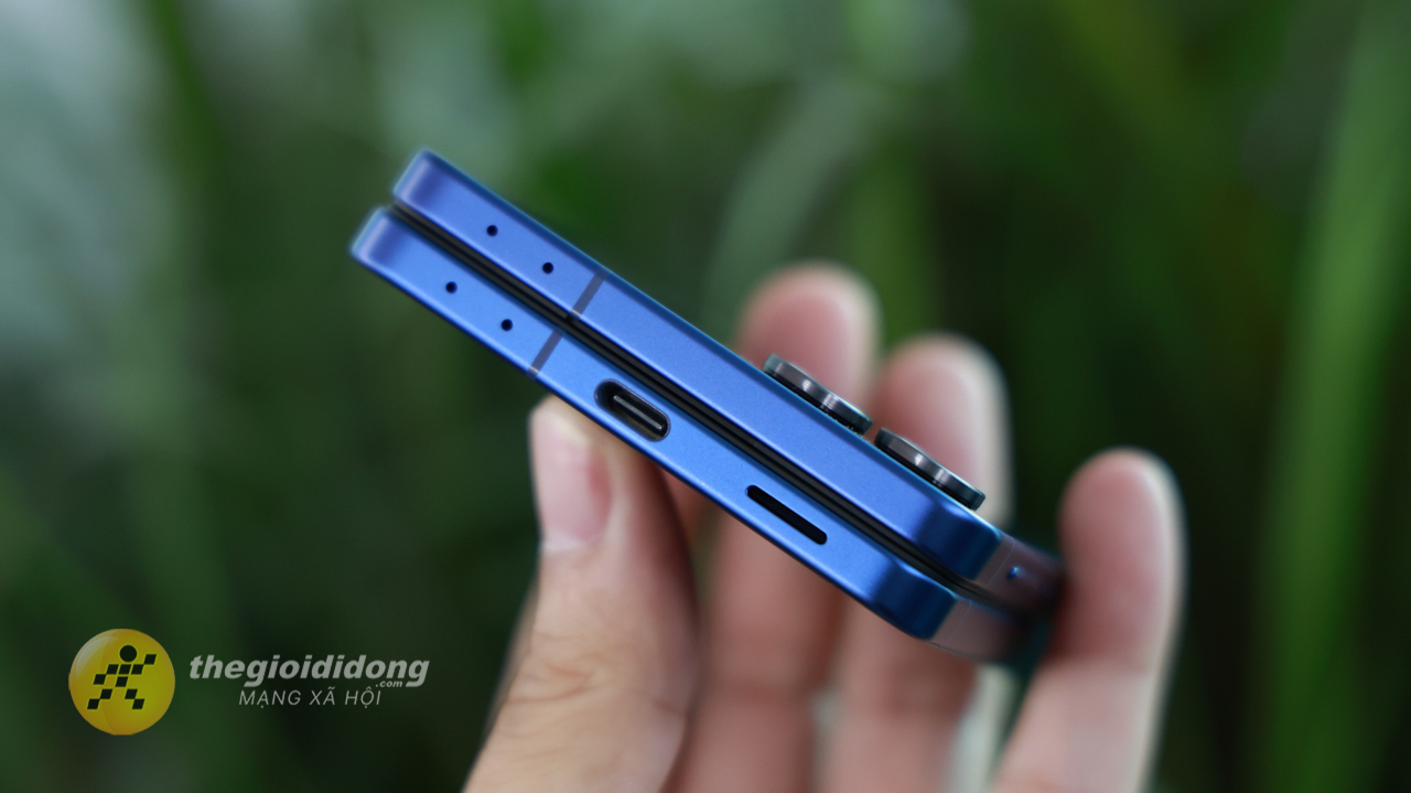 Trên Tay Samsung Galaxy Z Flip7: Màn Ngoài Vô Cực, Pin Lớn 4.300 Mah Trên Tay Samsung Galaxy Z Flip7: Màn Ngoài Vô Cực, Pin Lớn 4.300 Mah