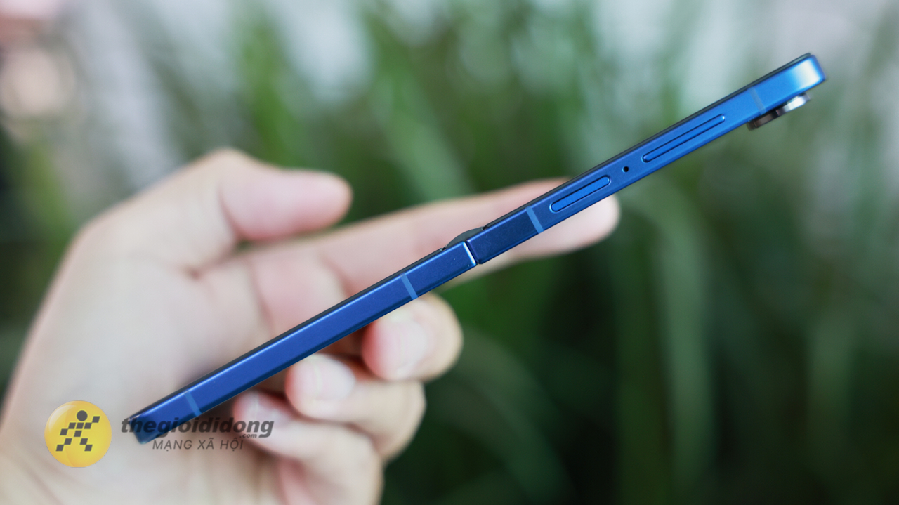Trên Tay Samsung Galaxy Z Flip7: Màn Ngoài Vô Cực, Pin Lớn 4.300 Mah Trên Tay Samsung Galaxy Z Flip7: Màn Ngoài Vô Cực, Pin Lớn 4.300 Mah