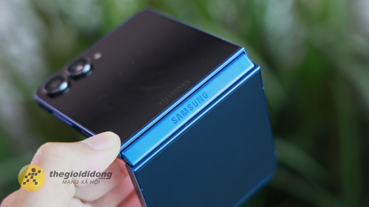 Trên Tay Samsung Galaxy Z Flip7: Màn Ngoài Vô Cực, Pin Lớn 4.300 Mah Trên Tay Samsung Galaxy Z Flip7: Màn Ngoài Vô Cực, Pin Lớn 4.300 Mah
