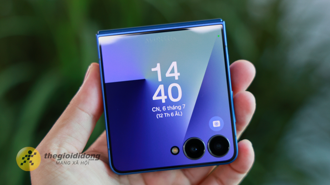 Trên Tay Samsung Galaxy Z Flip7: Màn Ngoài Vô Cực, Pin Lớn 4.300 Mah Trên Tay Samsung Galaxy Z Flip7: Màn Ngoài Vô Cực, Pin Lớn 4.300 Mah