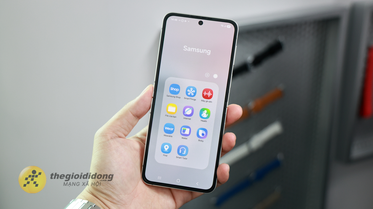 Trên Tay Samsung Galaxy Z Flip7 Fe: Bình Cũ Rượu Mới Với Exynos 2400 Trên Tay Samsung Galaxy Z Flip7 Fe: Bình Cũ Rượu Mới Với Exynos 2400