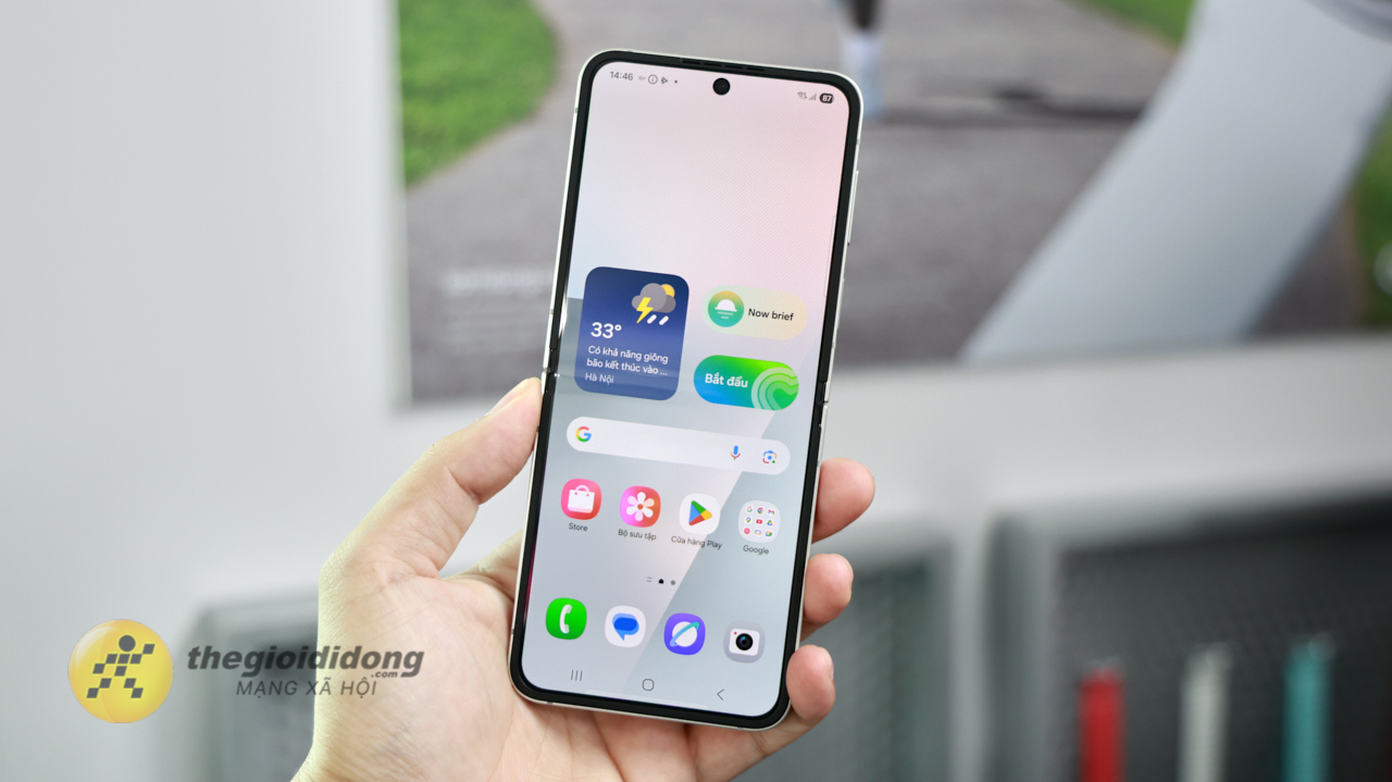 Trên Tay Samsung Galaxy Z Flip7 Fe: Bình Cũ Rượu Mới Với Exynos 2400 Trên Tay Samsung Galaxy Z Flip7 Fe: Bình Cũ Rượu Mới Với Exynos 2400